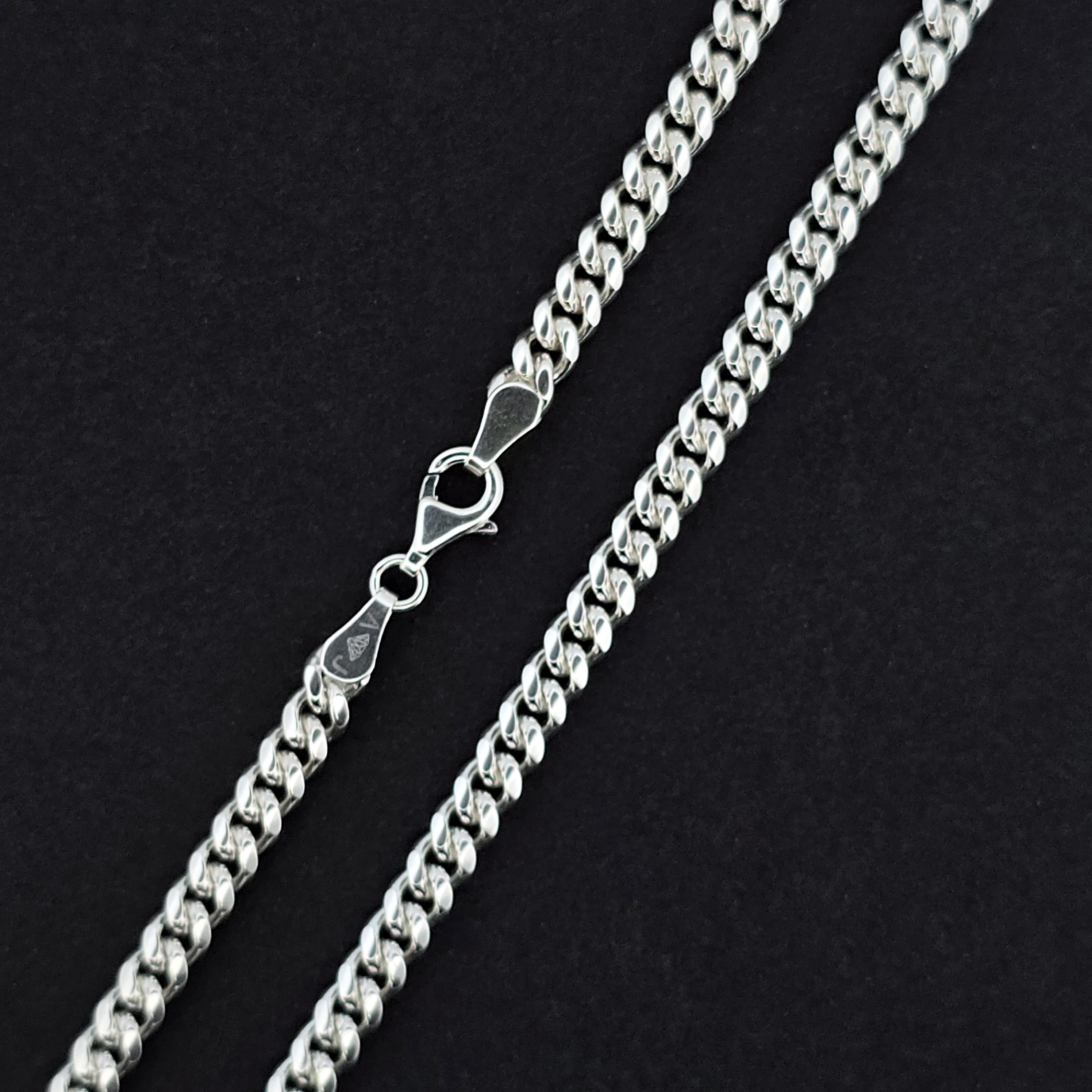 Mooie collier met gourmet schakel, ook te combineren met armband.